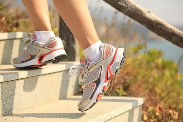 Merdiven koşmak bacak kaslarını güçlendirmenin ve kilo vermenin bir yoludur