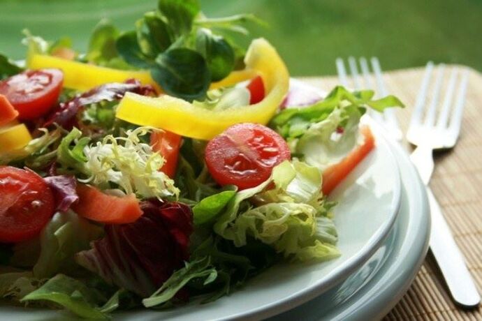 doğru beslenme ile kilo kaybı için sebze salatası
